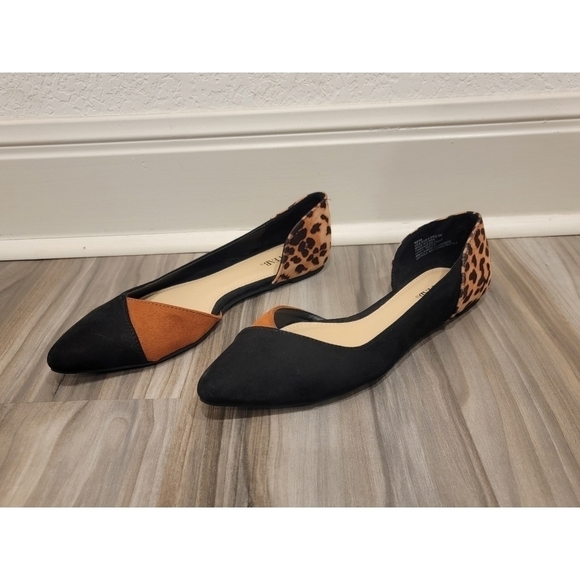 JustFab Flats - Picture 2 of 9
